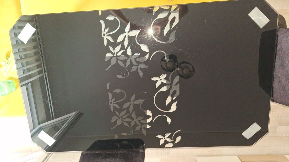 Трапезна маса с четири стола