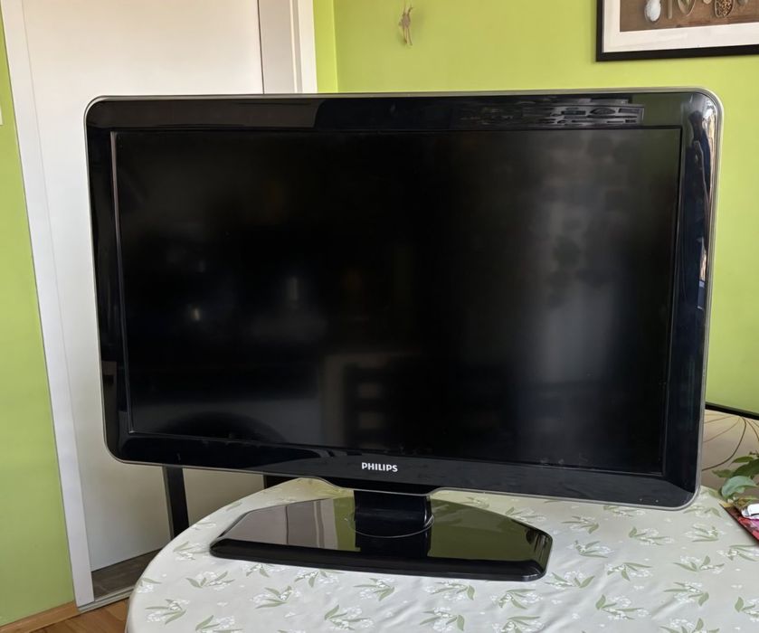LCD телевизор Philips