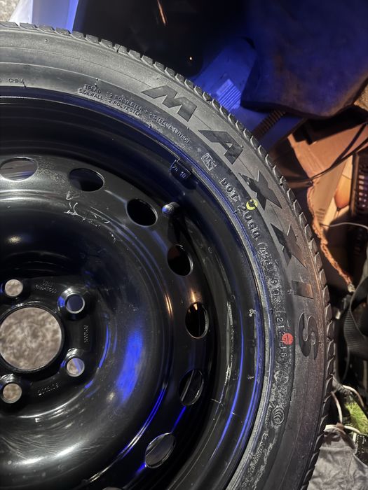 Продам срочно шины с дисками