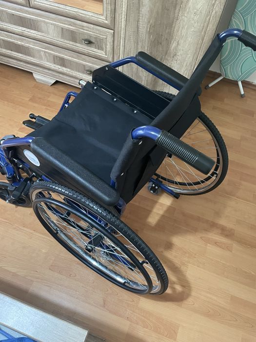 Scaun cu rotile ca nou