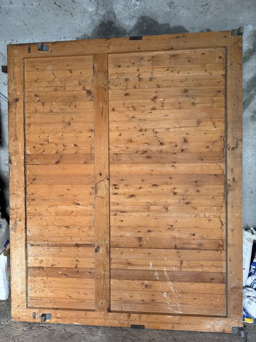 Дървена врата тип крило