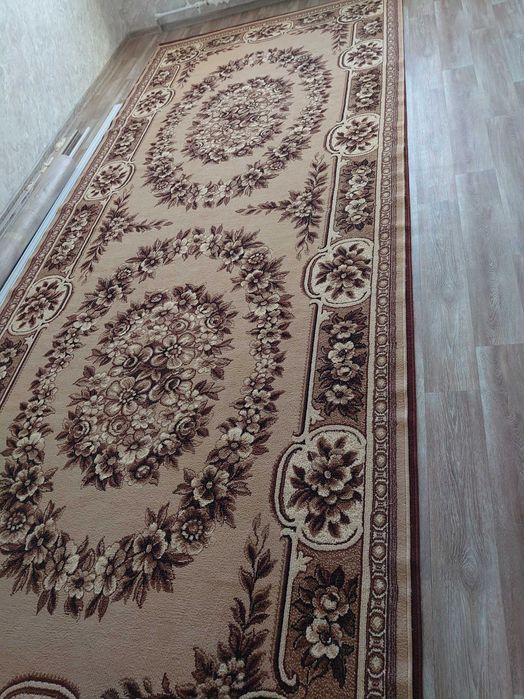 Продам ковер напольный