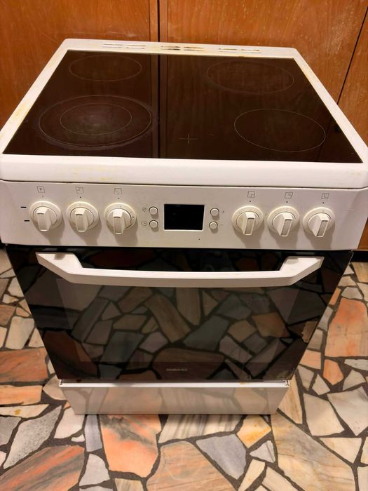 Продавам готварска печка BEKO