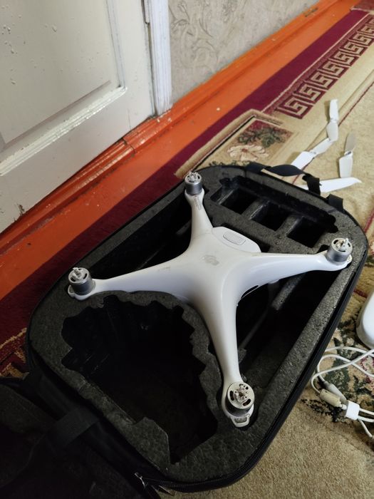 Дрон Фантом 4 про