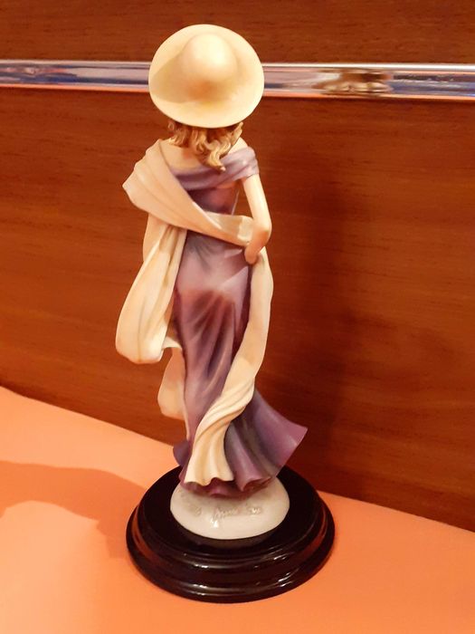 Две фигури The Leonardo Collection