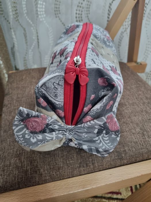 Genți cu inimioare / set genți cosmetice