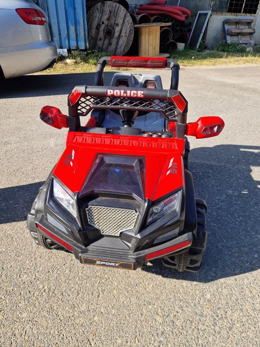 Vand mașinuța electrica