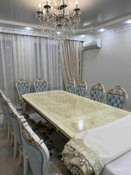 Стол со стулями