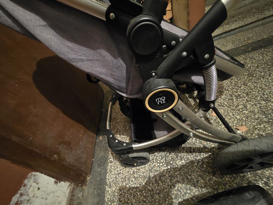 Бебешка количка Moni