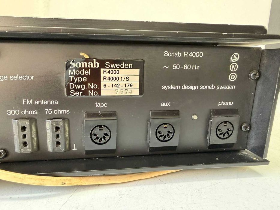 Statie Amplificator cu Radio Sonab R 4000 – Sunet Suedez de Excepție