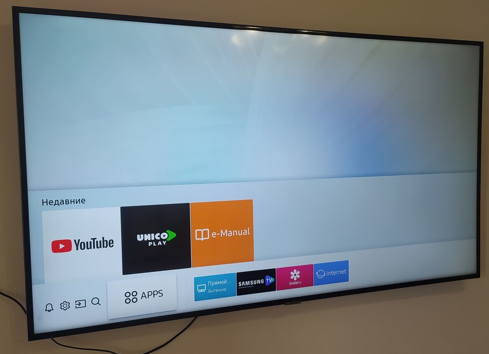Очень большой смарт телевизор Samsung