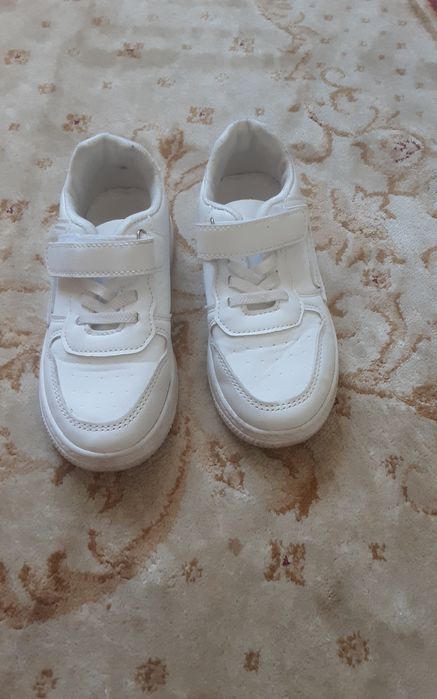 Продам кроссовки на девочку