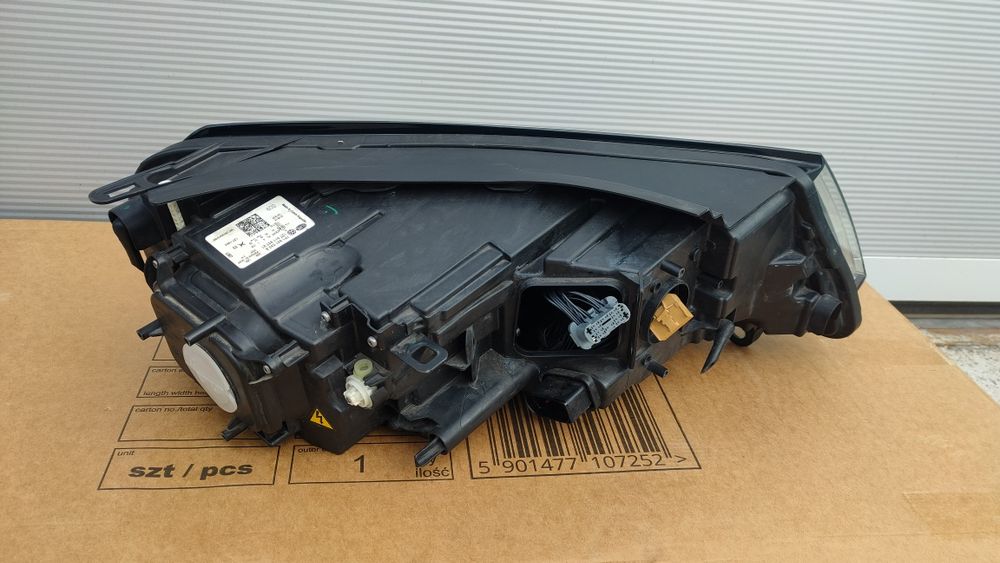 Ляв фар Фолксваген Тоуарег 2017г.