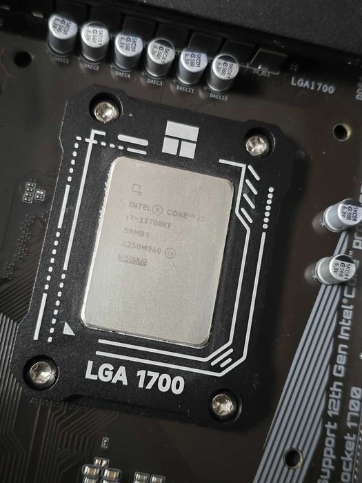 Procesor  i7 13700KF, 16 core 24 thread-uri, turbo 5.4GHz, Socket 1700