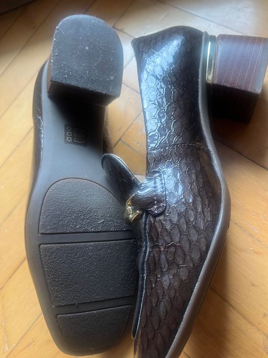 Естествен лак обувки