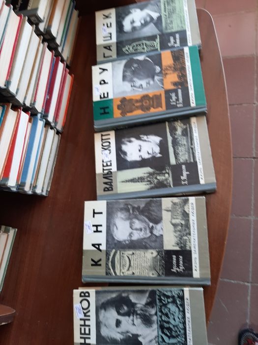 Продаю коллекцию книг