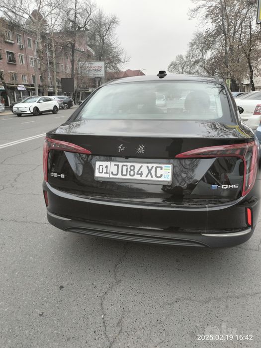 Hongqi eqm 5 sotiladi