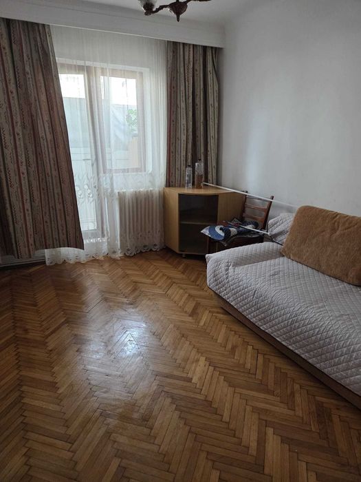 Închiriez apartament 4 camere – Alba Iulia, str. Mircea cel Bătrân (Exclus agenții)