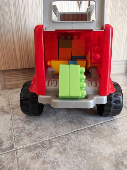 Пожарна кола с конструктор