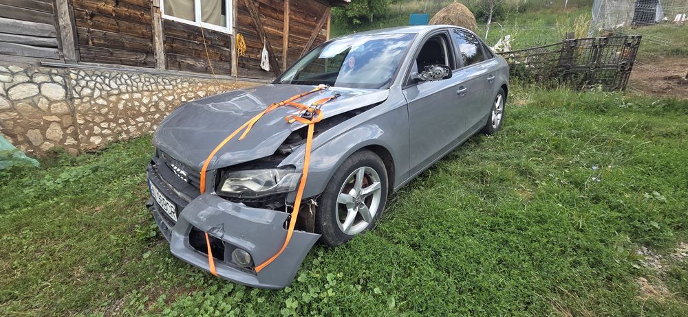 Vând Audi a4 b8  (fața lovită)