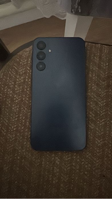 продам телефон а25 в хорошем состание чучуть