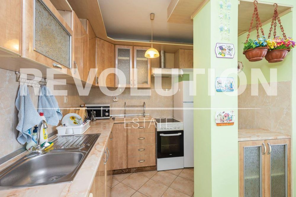 Четиристаен апартамент в района на Общината!