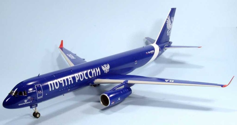 Сборная модель-Грузовой самолет Ту-204 "ПОЧТА РОССИИ" +краски+клей