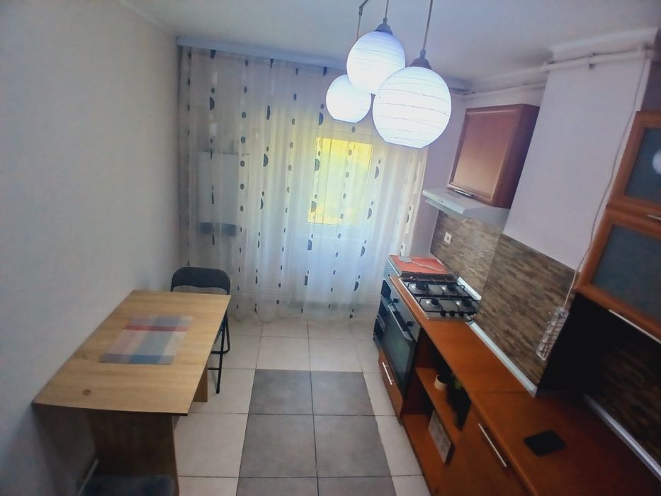 Închiriez apartament