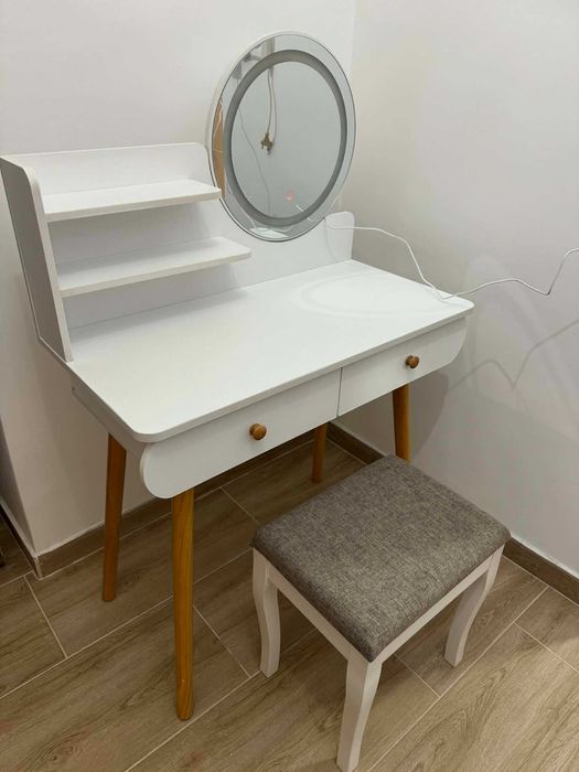 Masa de machiaj cu led