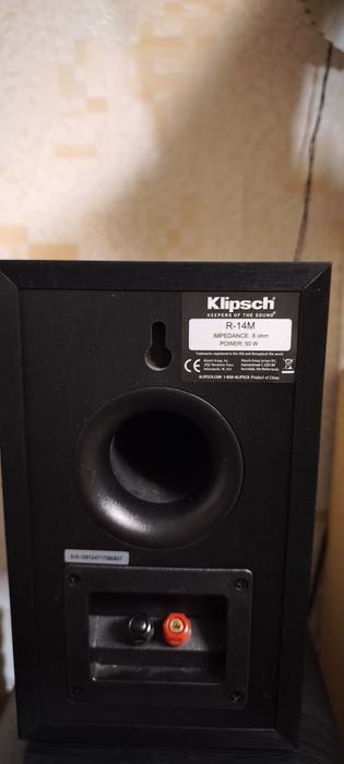 Продаю абсолютно новые полочные колонки Klipsch