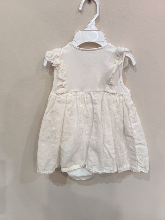 Бебешка рокля размер 9 месеца