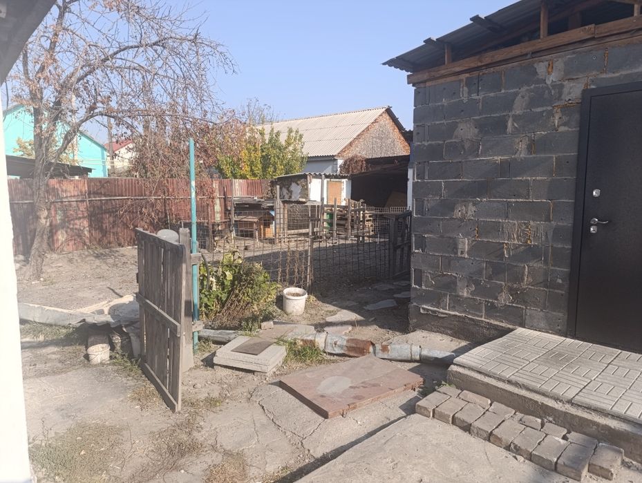 Продам два дома на одном участке