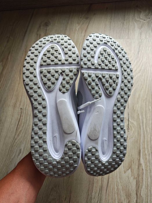 Nike бели маратонки