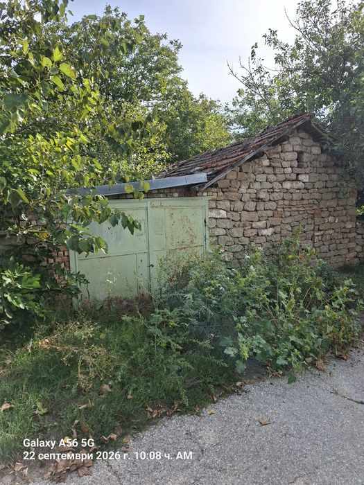 Продавам къща с двор в с.Аврен