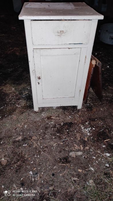 Полстолье, камод, венский стул .