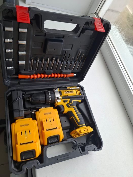 Шуруповерт Девальт.