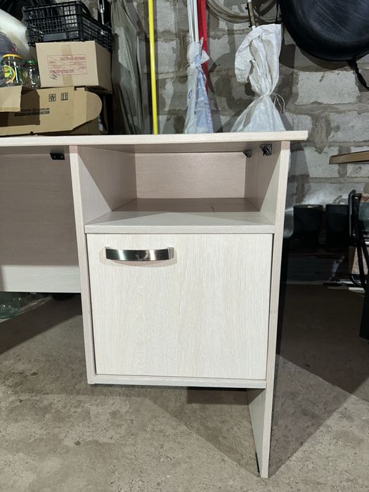 Продам 2 офисных стола