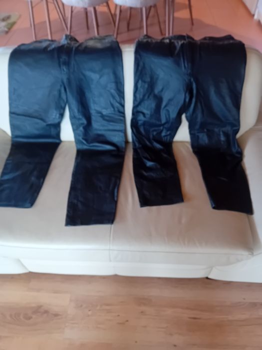 Vând pantaloni de piele