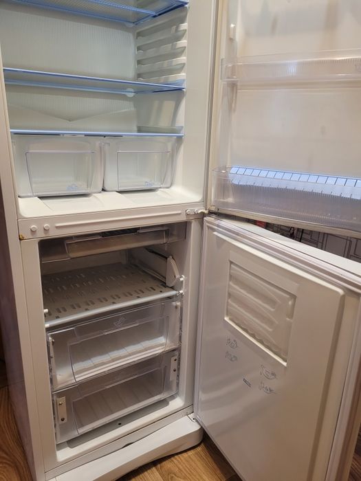 Холодильник Indesit