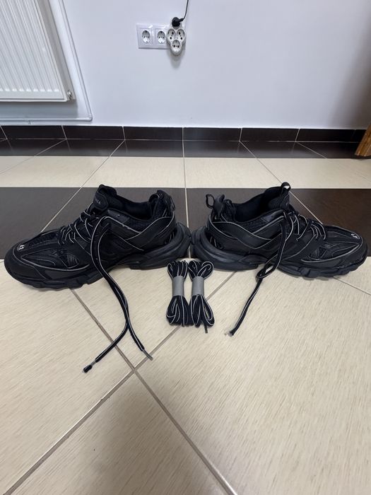 Balenciagaa track