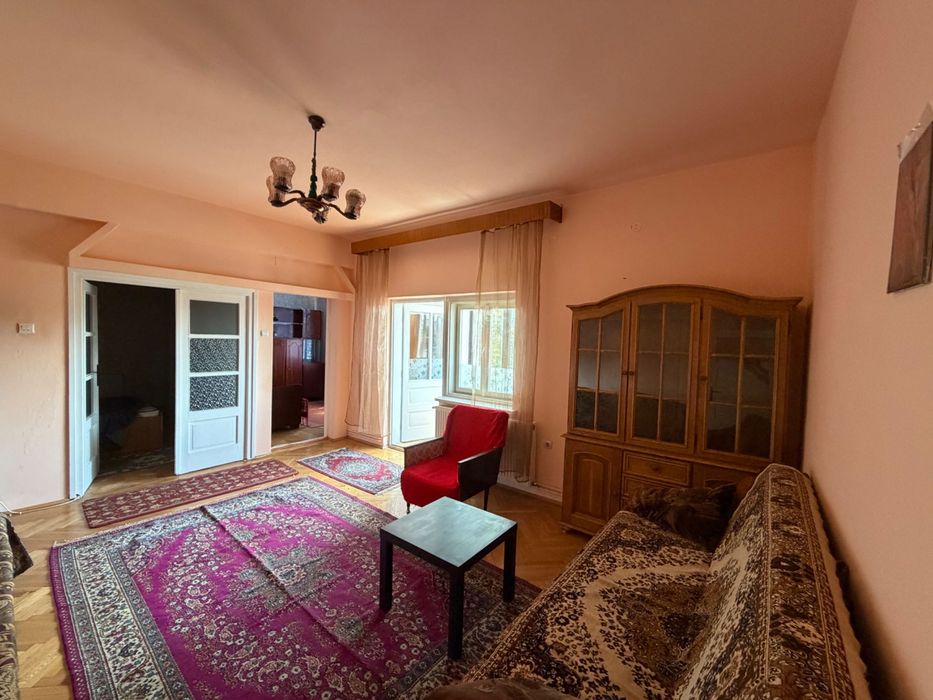 Apartament cu 3 camere de închiriat în Brașov, central, aproape de Colina Universității