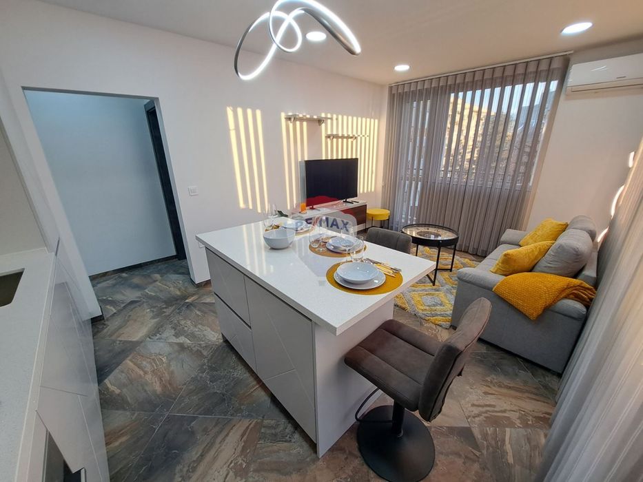 Продава се Тристаен апартамент в Варна, Бизнес хотел - 96 кв.м за 2500 €/кв.м - Снимка #2