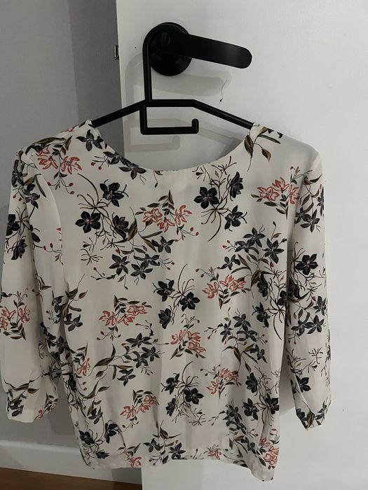 Блуза стильная , красиво сидит