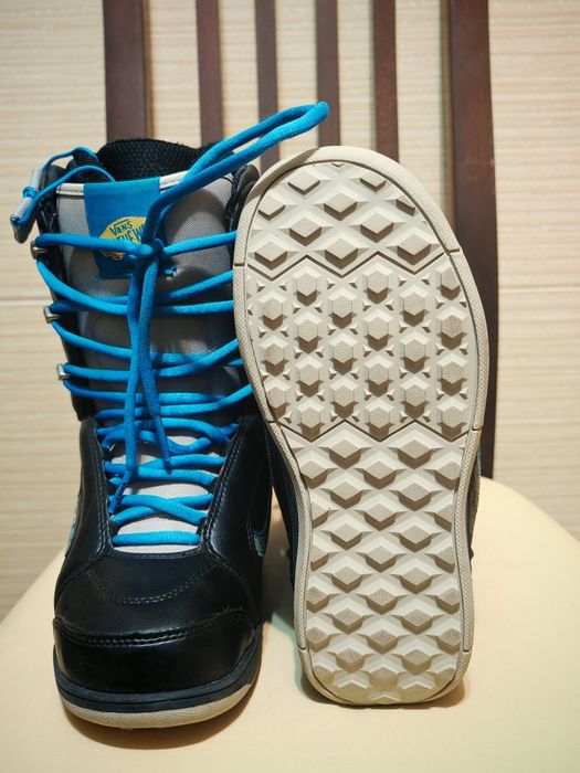 Boots snowboard. Vans  Nr 38-mondo 24 +noi