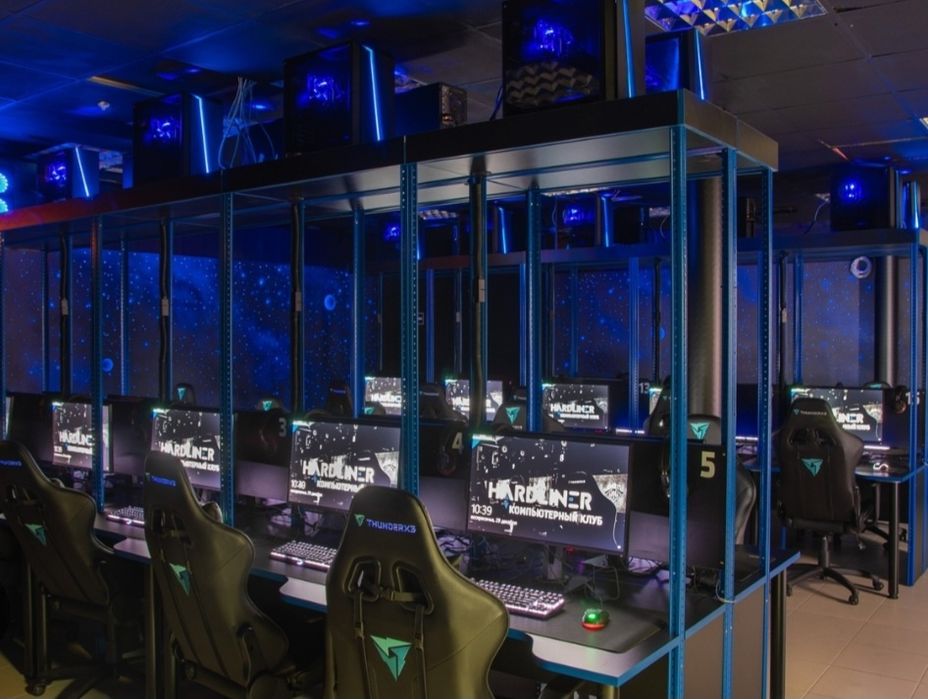 Продам столы для компьютерного клуба