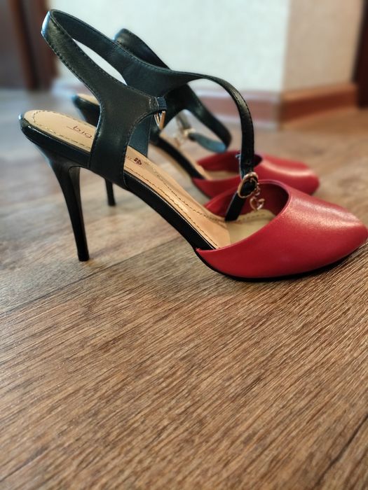 Продам босоножки