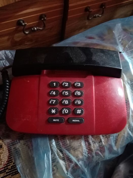 Продам домашний телефон.