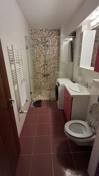 Apartament 2 camere de închiriat.