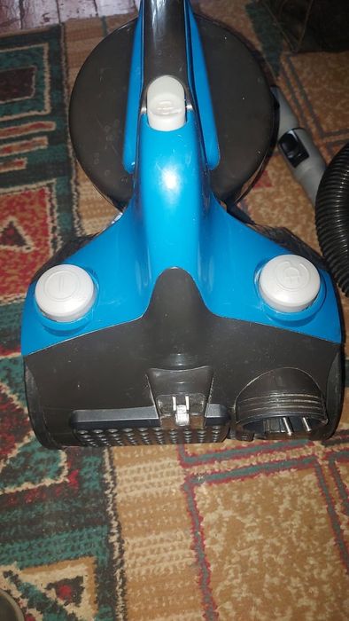 Пылесос рабочий.