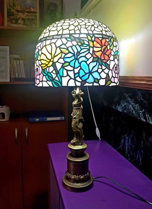 Настолна витражна лампа, стил "Тифани"